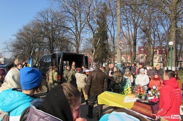 У Володимирі-Волинському попрощалися із загиблим бійцем. ФОТО