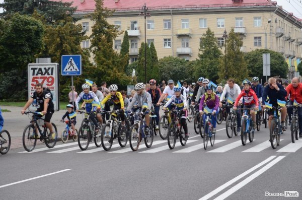 У Луцьку - патріотичний велопробіг. ФОТОРЕПОРТАЖ
