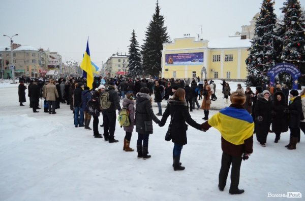 У Луцьку побудували «живий ланцюг». ФОТО