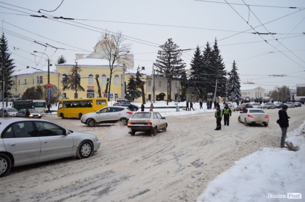 У Луцьку побудували «живий ланцюг». ФОТО