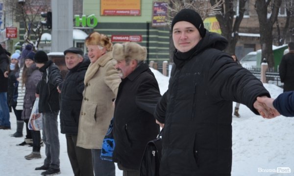 У Луцьку побудували «живий ланцюг». ФОТО