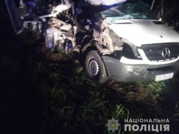 На Рівненщині маршрутка зіткнулась із вантажівкою: є загиблий і травмовані. ФОТО
