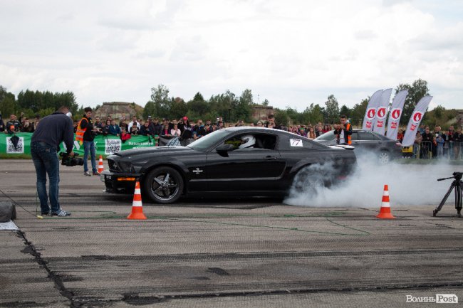 У Луцьку відбулися видовищні авто- і мотогонки. ФОТОРЕПОРТАЖ