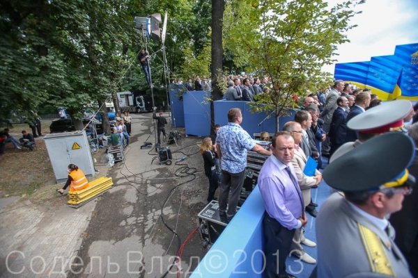 З якими обличчями керівники країни святкували День Незалежності. ФОТО