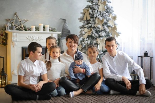 Мати-героїня з Волині сама виховує шістьох дітей після загибелі на війні чоловіка. ВІДЕО