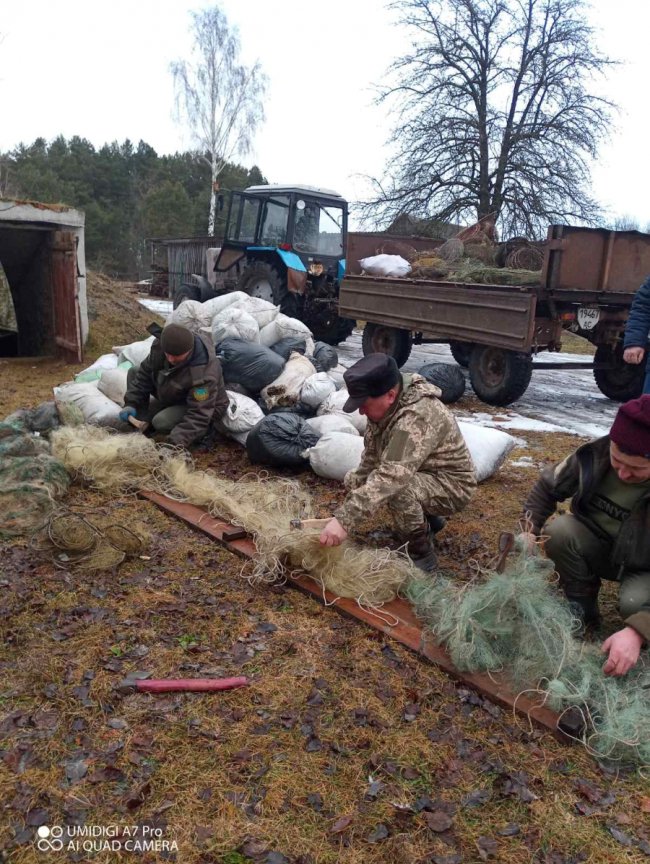 На Волині знищили браконьєрські снасті. ФОТО