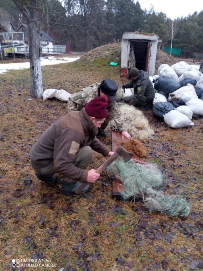 На Волині знищили браконьєрські снасті. ФОТО
