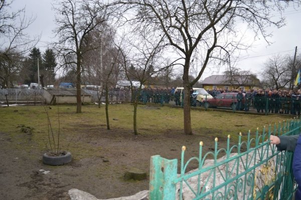 Як Нововолинськ поховав Героя Майдану. ФОТО