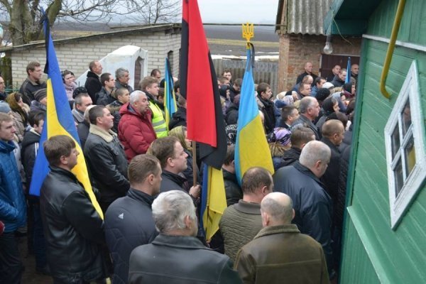 Як Нововолинськ поховав Героя Майдану. ФОТО