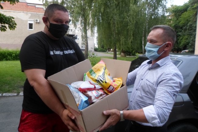 Небайдужі волиняни зібрали та відправили продукти бійцям на передову. ВІДЕО
