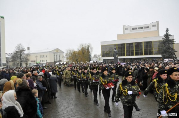 Фото прощання з міським головою Луцька Миколою Романюком