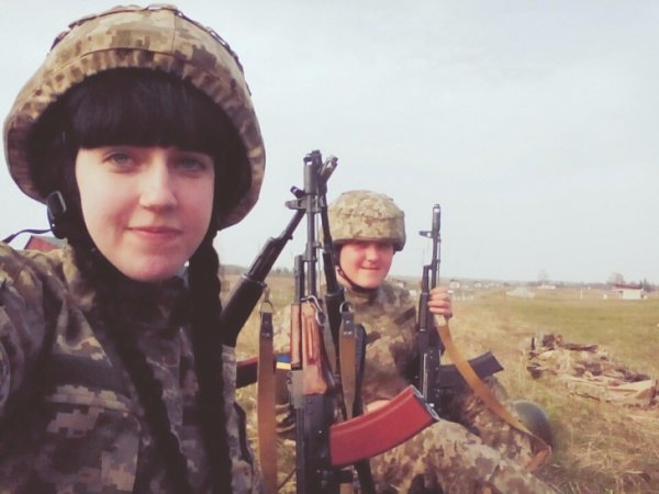 Кухар волинської бригади увійшла в ТОП-11 красунь-бійців АТО. ФОТО