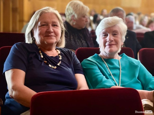 Пані Раїса (зліва) з подругою