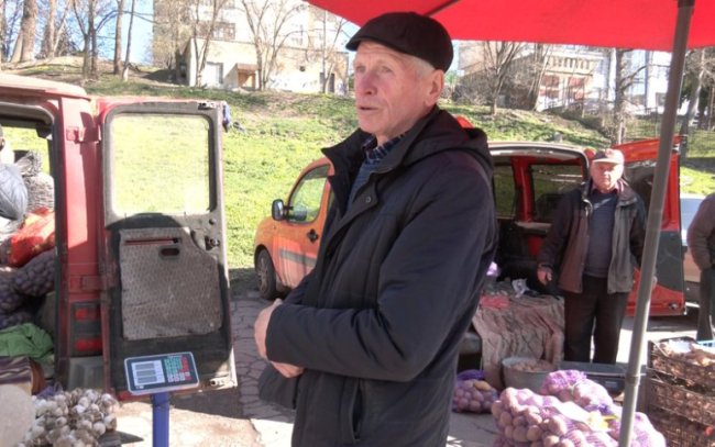 «А що зараз дешево?»: скільки коштує картопля на базарі у Луцьку. ВІДЕО