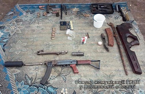 Ковельчанин у гаражі зберігав цілий арсенал зброї і вибухівку. ФОТО. ОНОВЛЕНО