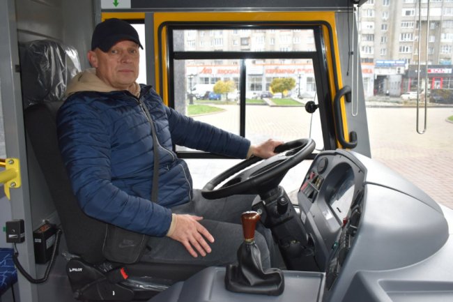 Громадам Волині передали 14 шкільних автобусів