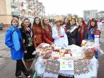 Студенти з Володимира-Волинського закупили бійцям термобілизну