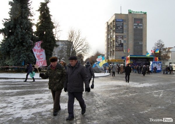 У Луцьку вчили, як оборонятися від «Беркута» і «тітушків». ФОТО. ВІДЕО