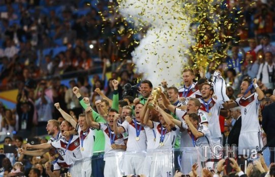 Перемога Німеччини: конфетті та поцілунки. ФОТО