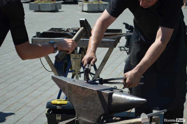 «Територія майстерності»: у центрі Луцька – салон краси, ресторан і кузня просто неба. ФОТО