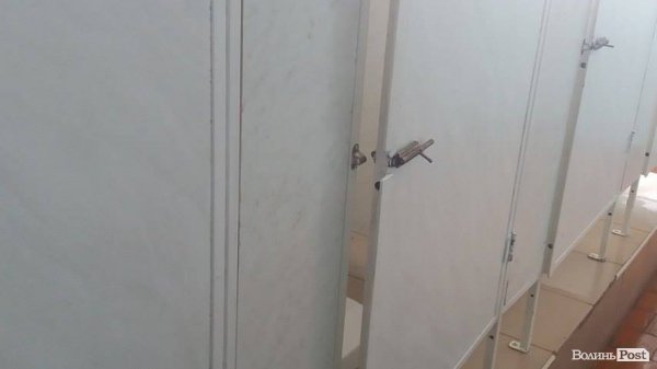 Чи змінилася ситуація в луцьких шкільних вбиральнях. ФОТО