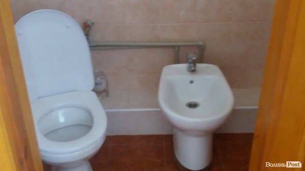 Чи змінилася ситуація в луцьких шкільних вбиральнях. ФОТО