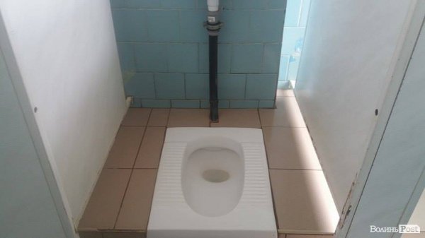 Чи змінилася ситуація в луцьких шкільних вбиральнях. ФОТО