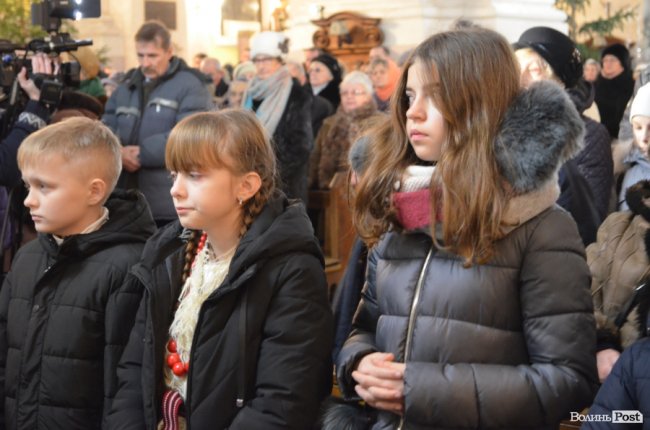 Магія Різдва: у луцькому соборі відбулося урочисте богослужіння. ФОТО