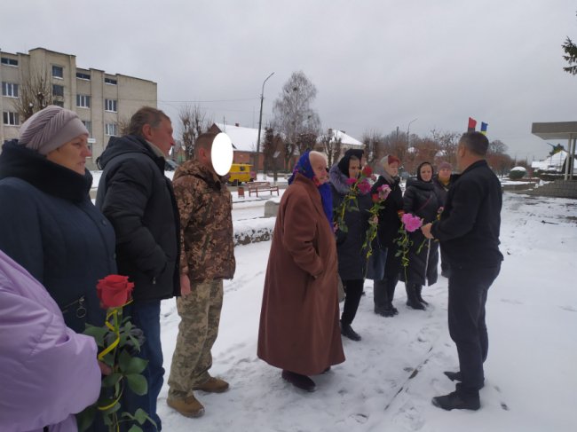 Рідним чотирьох Героїв з однієї громади на Волині вручили їхні посмертні нагороди. ФОТО