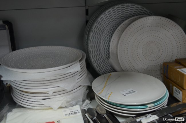 Нові брендові речі за доступною ціною: у Луцьку відкрили другий «Family Stock»*