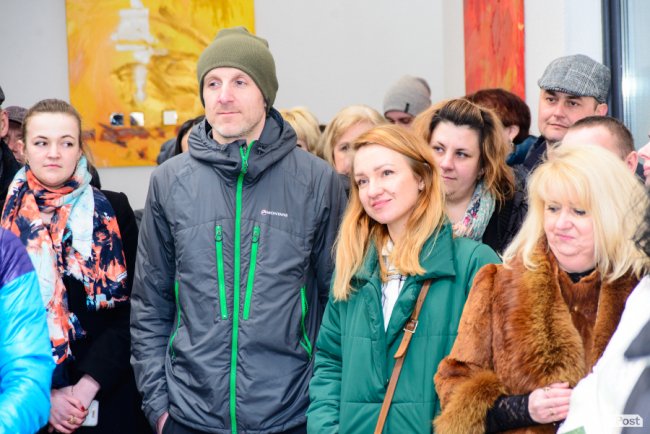 Зі знижками та цінними подарунками: у Луцьку грандіозно відкрилий шоурум меблів і декору «МакКо»*