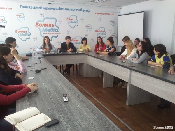 «Східняки» у Луцьку: на Сході люди – аполітичні і менш самосвідомі