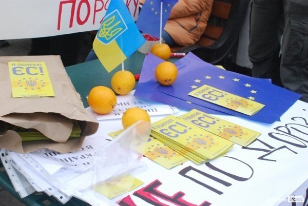 У Луцьку розпочався Євромайдан. ФОТО. ВІДЕО