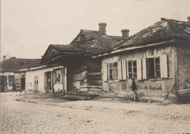 Якою була вулиця у Старому місті у Луцьку століття тому. РЕТРОФОТО