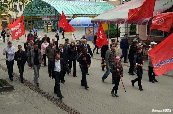 Святкувати «пєрвамай» в Луцьк приїхали комуністи з «Таїланду, Сінгапуру і Бермудів». ФОТО