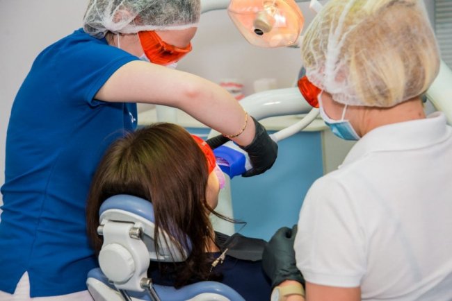 Чому відбілити зуби в домашніх умовах не так просто, як здається*