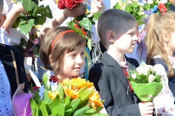 У Луцьку - останній дзвінок для школярів. ФОТО