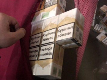 Через «Ягодин» чоловік намагався вивезти в Польщу 700 пачок цигарок. ФОТО