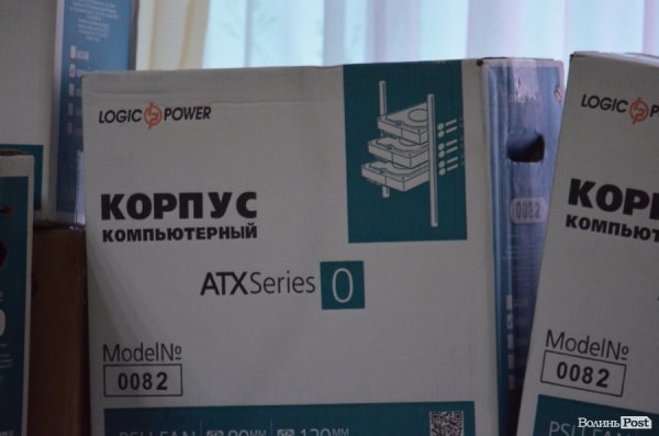 Луцькі школи та садочки отримали комп’ютери, принтери та холодильники