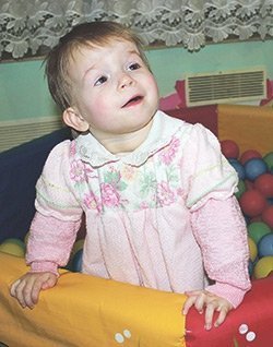 На Волині шукають сім’ю для дівчинки, яку мати проміняла на горілку