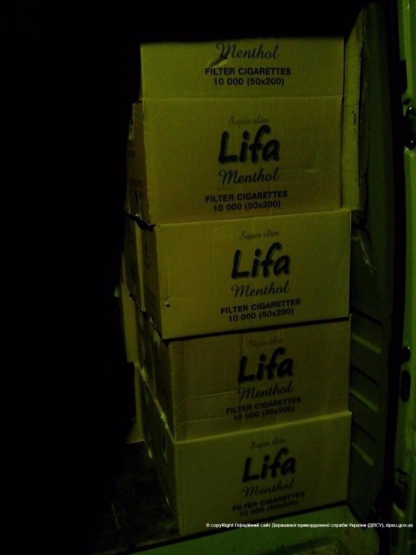 У волинянина вилучили 117 ящиків контрабандних цигарок. ФОТО