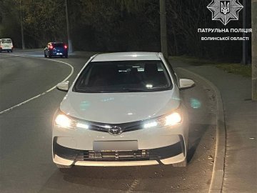 У Луцьку чоловік «здав» патрульним п'яного водія Toyota 