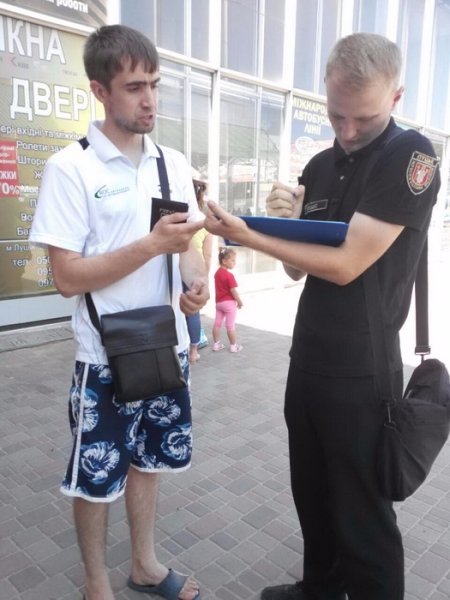 Курити заборонено: як у Луцьку муніципали борються з тютюнопалінням