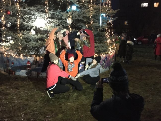 Вперше у Ковелі засвітили три ялинки. ФОТО