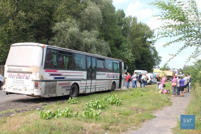 У Нововолинську автобус із гірниками протаранив бус
