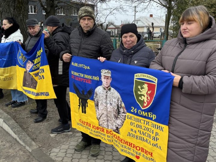 В селищі на Волині рідні полонених і зниклих безвісти вийшли на акцію підтримки