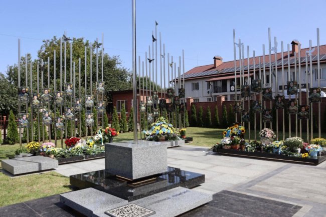 У Боратині відкрили Меморіал пам’яті Героїв