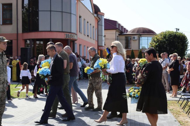 У Боратині відкрили Меморіал пам’яті Героїв