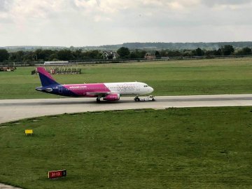 Літак з понад 130 пасажирами аварійно приземлився у Львові