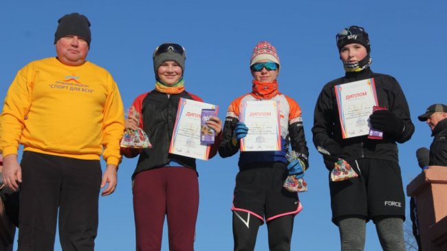 У луцькому парку молодь вчили, як займатися спортом в мороз.ФОТО